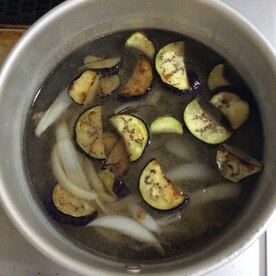 ごま油で美味しい 茄子と玉ねぎの味噌汁 レシピ 作り方 By ハトリーナ 楽天レシピ ごま油で美味しい 茄子と玉ねぎの味噌汁 レシピ 作り方 By ハトリーナ 楽天レシピ